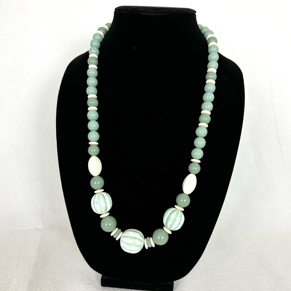 AVON Vintage 1988 Burst of Spring Long Beaded Necklace Chunky Plastic Retro 80s